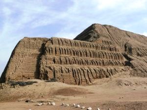 Руины пирамид на севере Перу